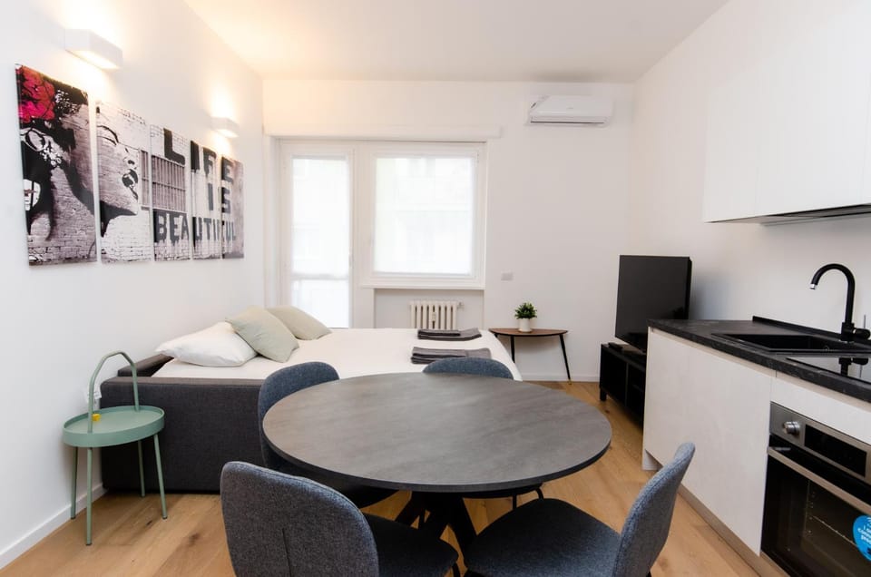 Kitchen or kitchenette, Living room