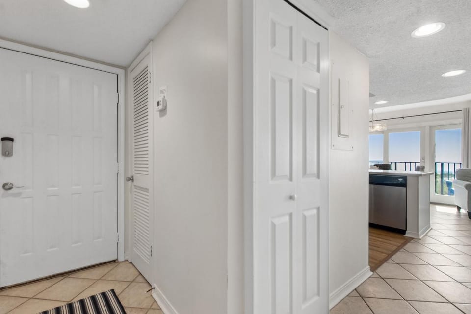Renovated Seaside Condo with Gorgeous View of the Ocean Apartment in Fernandina Beach