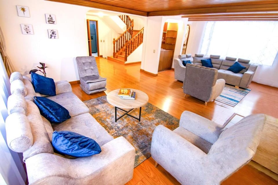 Huge Colonial House with Chimney, Luxury in the most exclusive town in Bogotá House in Bogota