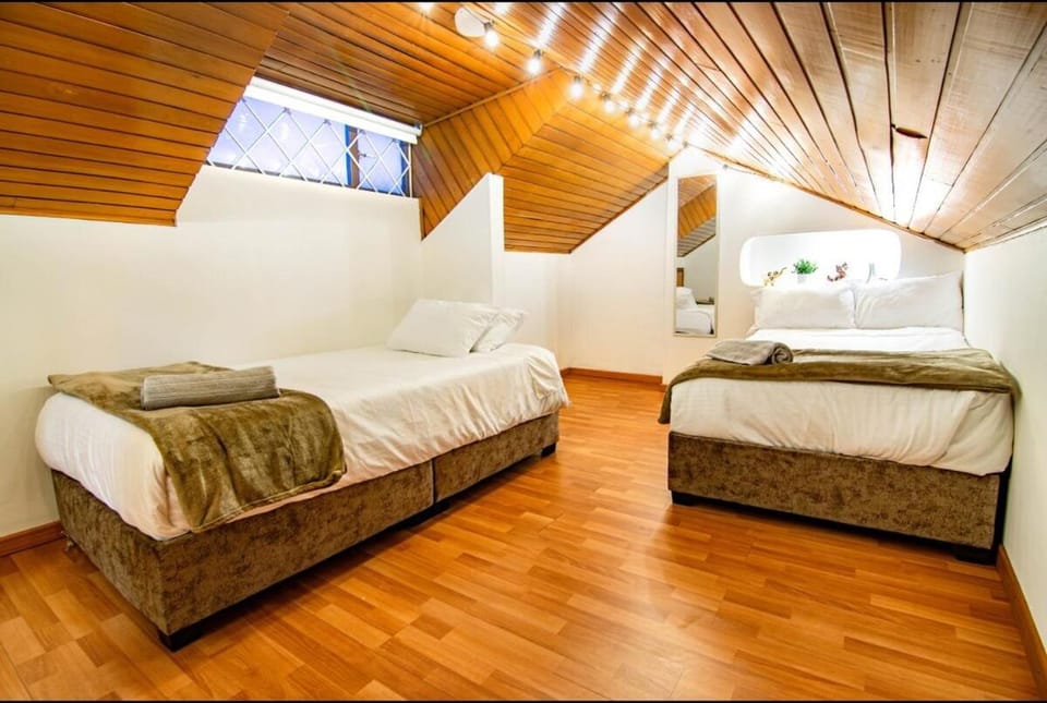 Huge Colonial House with Chimney, Luxury in the most exclusive town in Bogotá House in Bogota