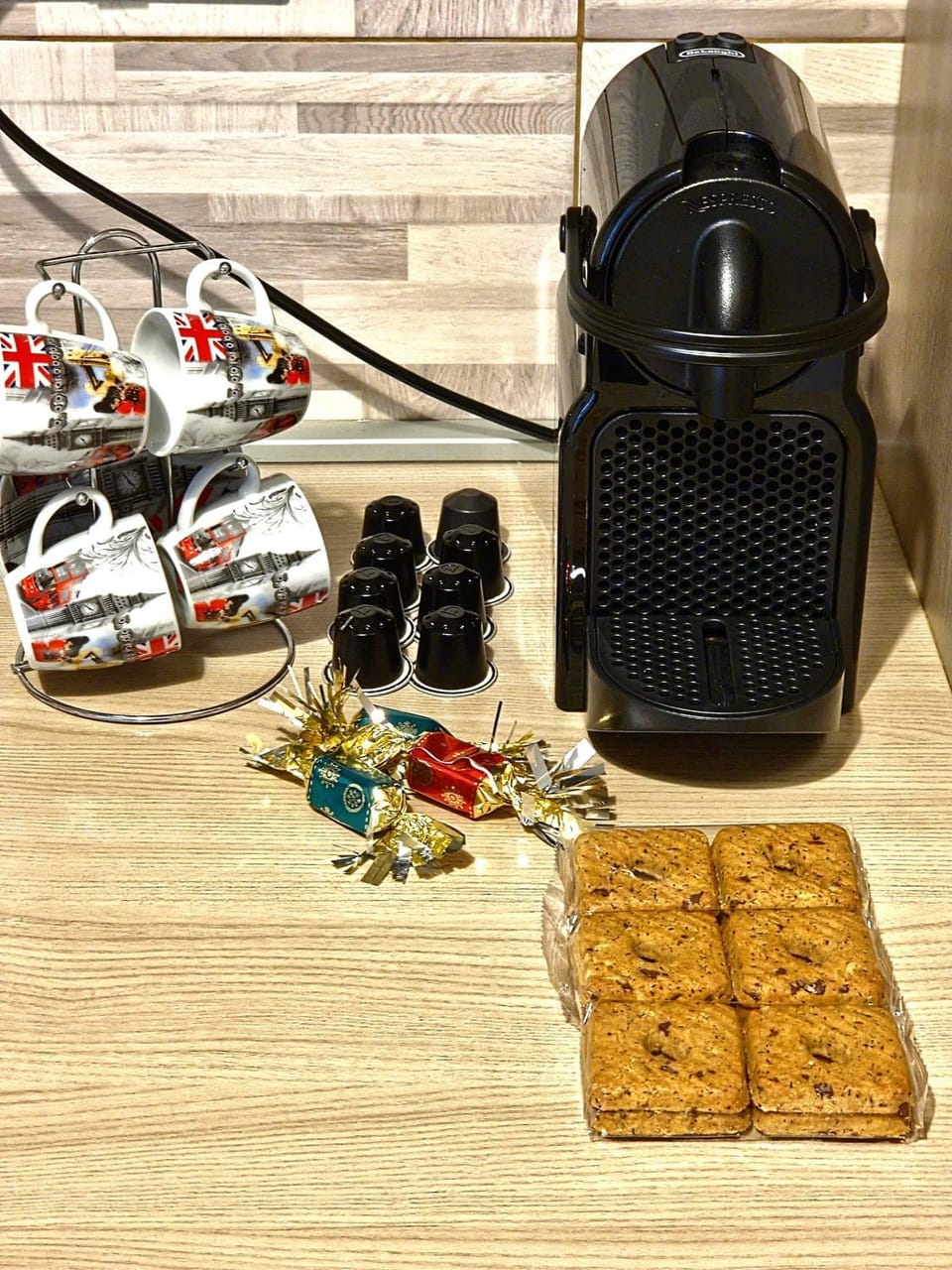 Coffee/tea facilities, Kitchen or kitchenette, Food and drinks, kitchen