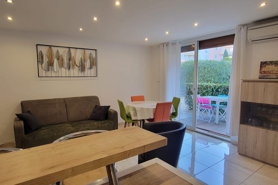 Charming T2 100 meters from the beach Apartment in Fréjus