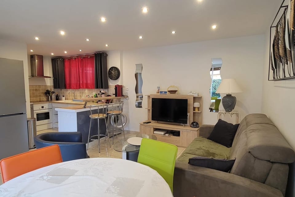 Charming T2 100 meters from the beach Apartment in Fréjus