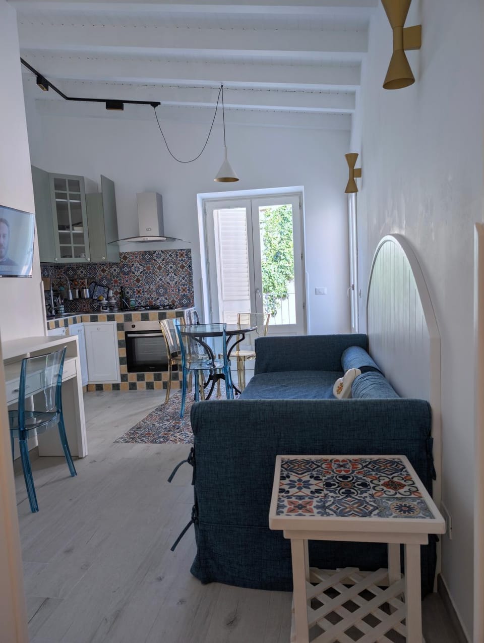 Kitchen or kitchenette, Living room, Photo of the whole room, Seating area, Dining area