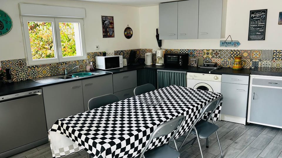 Kitchen or kitchenette, dishwasher, oven, stove, toaster