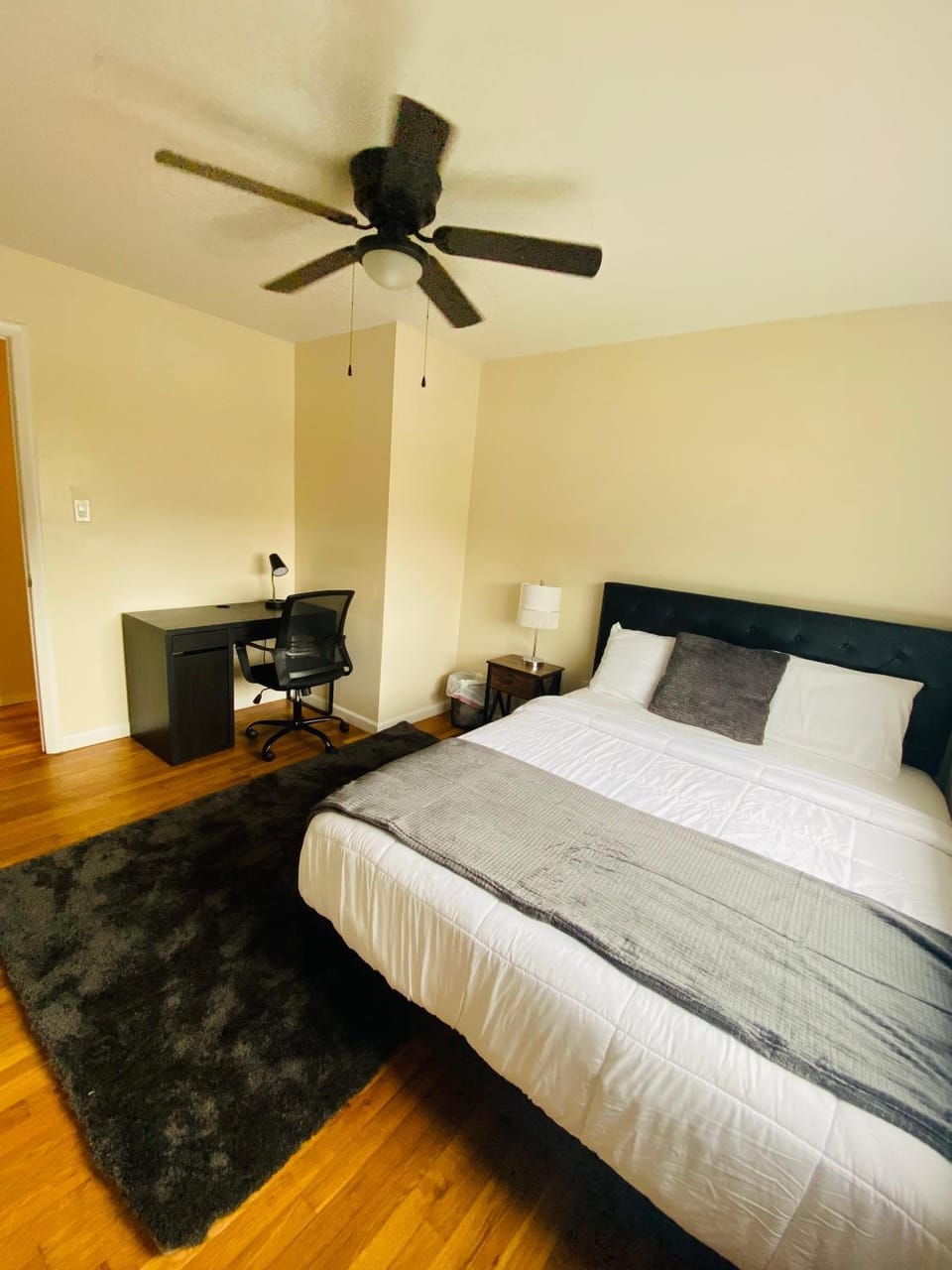 1 bedroom terrace view with shared bathroom #3 Bed and Breakfast in Laurel