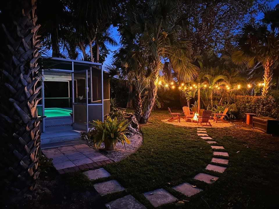 Swimming pool, fireplace