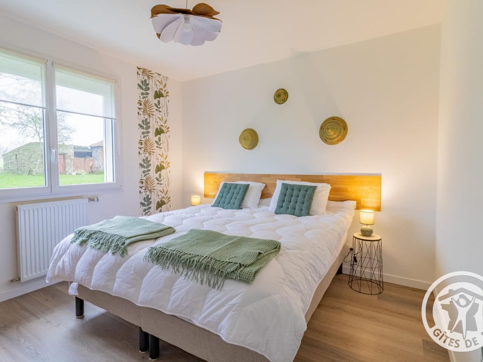 Grand gîte familial près du Puy du Fou, wifi, animaux admis, jardin - FR-1-622-96 House in Pays de la Loire