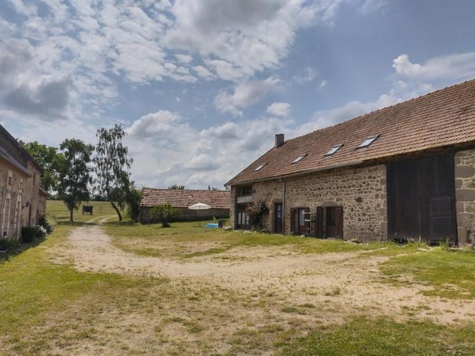Évasion champêtre : Gîte rénové avec animaux acceptés - FR-1-489-561 House in Auvergne-Rhône-Alpes