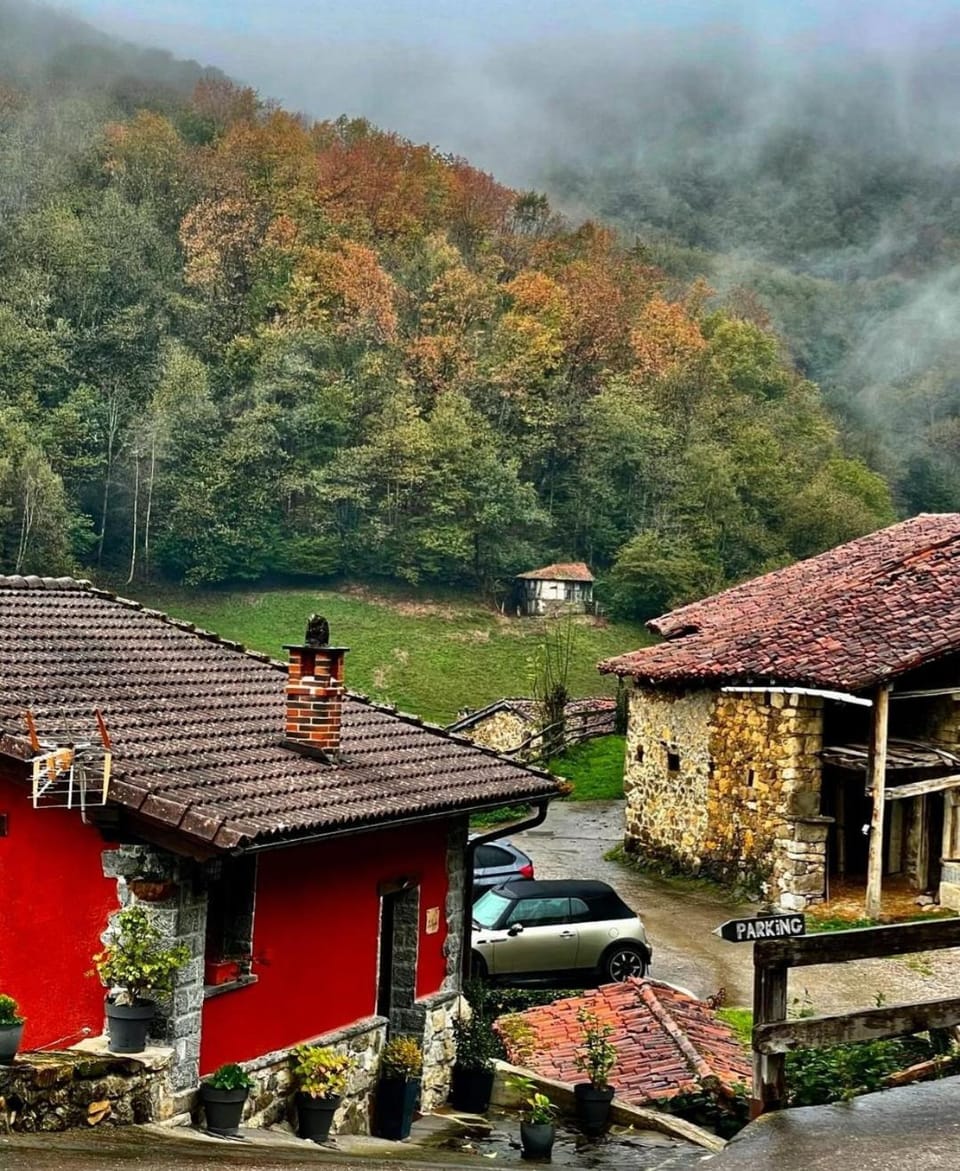Property building, Natural landscape, Mountain view, Parking