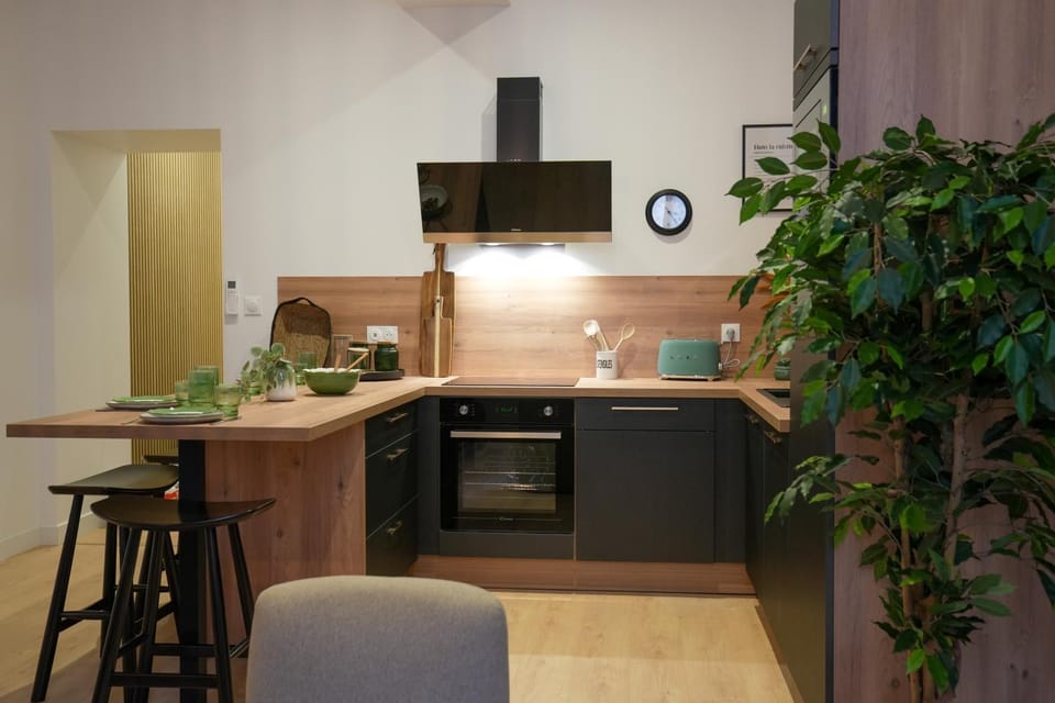 Dining area, minibar, oven, stove