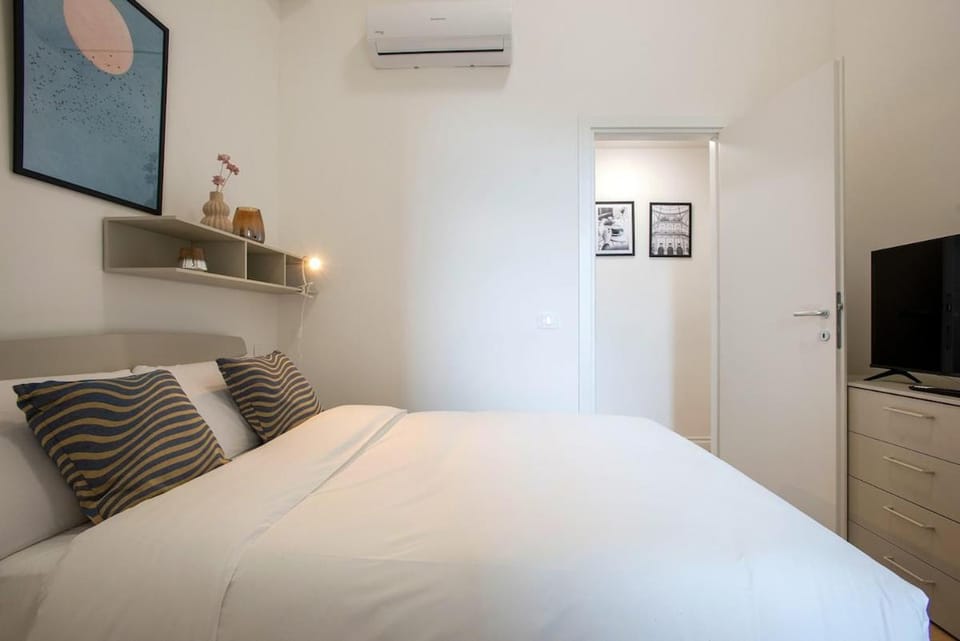 Communal lounge/ TV room, Evening entertainment, air conditioner
