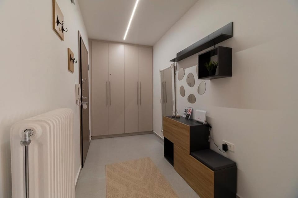 Facade/entrance, wardrobe