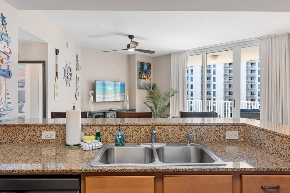 Kitchen or kitchenette, dishwasher
