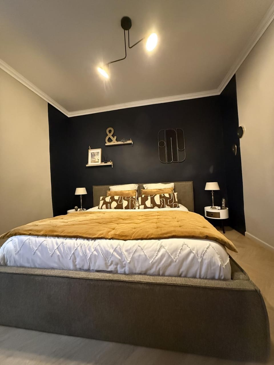 Bed, Photo of the whole room, Bedroom