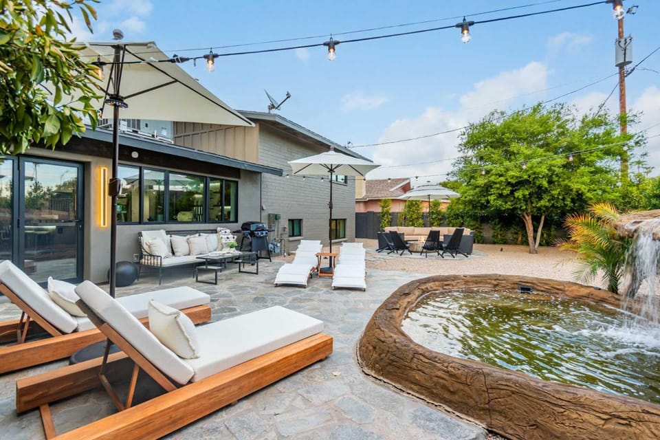 SolaNova Designer Oasis with Cocktail Pool & Theater House in Scottsdale
