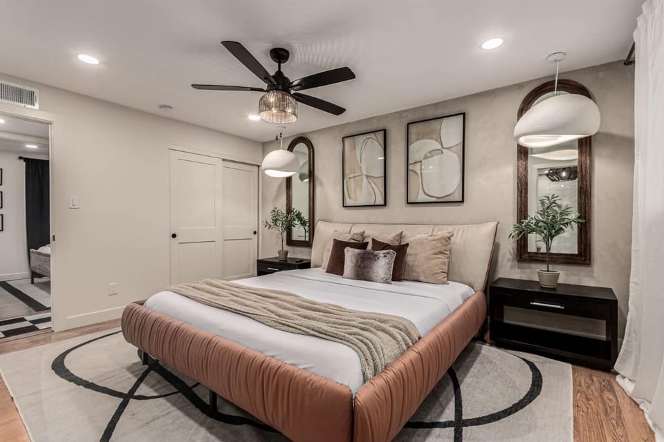 SolaNova Designer Oasis with Cocktail Pool & Theater House in Scottsdale