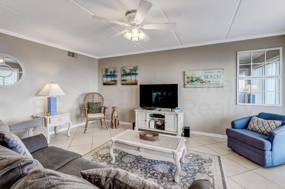 Coast View Condo Featuring Large Windows Overlooking the Beach Apartment in Fernandina Beach