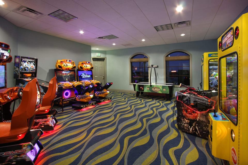 GreenView 8BR Home Private Theater Pool/SPA/Games House in Four Corners