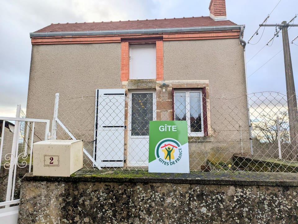 Charmant gîte en vallée de la Creuse avec jardin et parking privatif - FR-1-591-716 House in Centre-Val de Loire