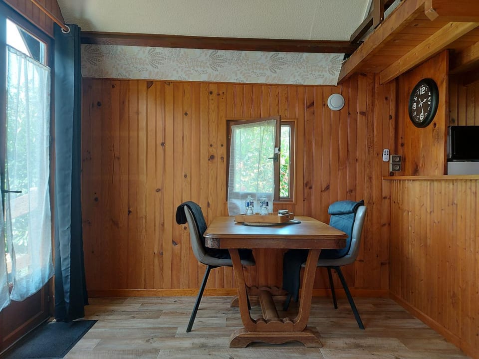 Chalet cosy et romantique avec terrasse en Eure-et-Loir - FR-1-581-148 House in Centre-Val de Loire