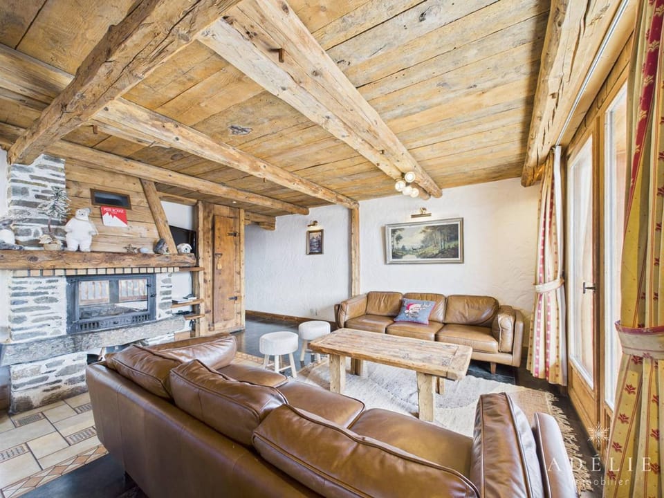 Appartement skis aux pieds 160m² pour 14 pers, 5 ch, parking, cheminée, WiFi - FR-1-398-681 Apartment in Montvalezan