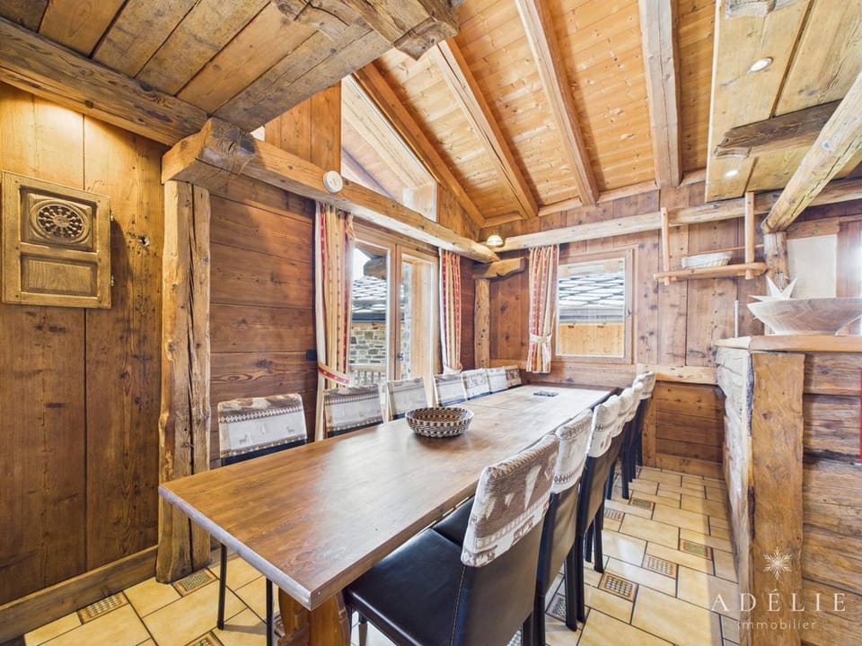 Appartement skis aux pieds 160m² pour 14 pers, 5 ch, parking, cheminée, WiFi - FR-1-398-681 Apartment in Montvalezan