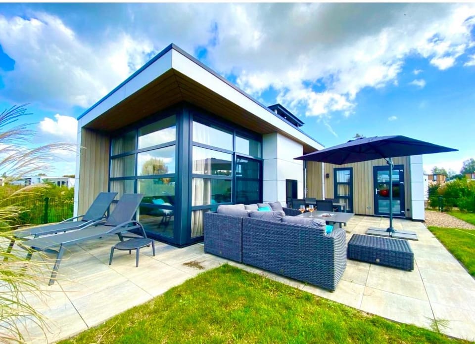 Property building, Garden, Garden view, Garden view