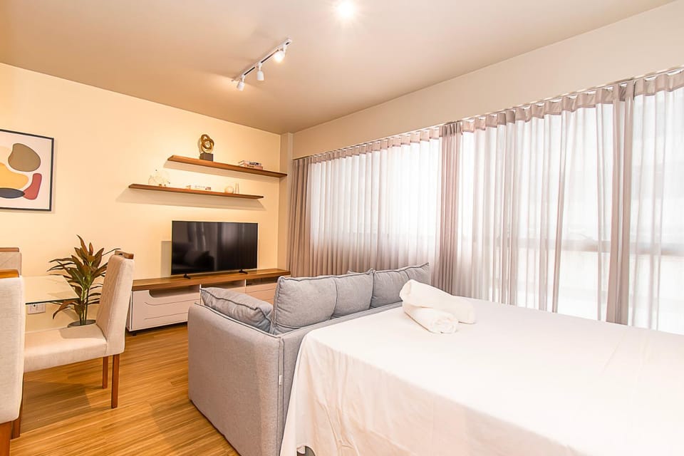 Bed, TV and multimedia, Photo of the whole room, Seating area, Bedroom