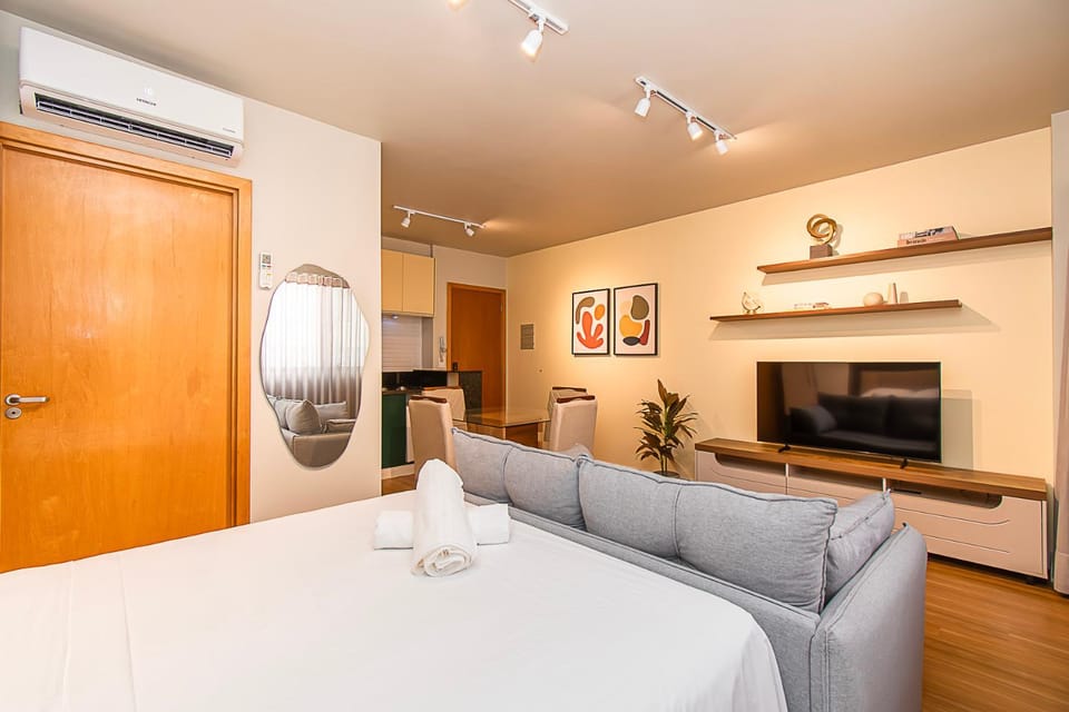 Bed, TV and multimedia, Kitchen or kitchenette, Photo of the whole room, Seating area, Dining area, Bedroom, air conditioner