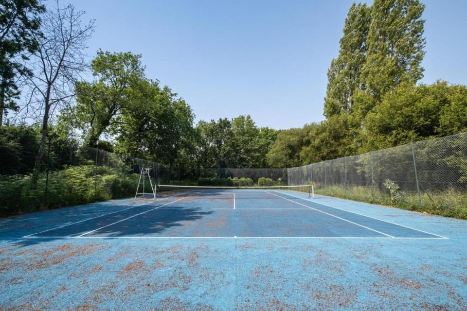 Tennis court