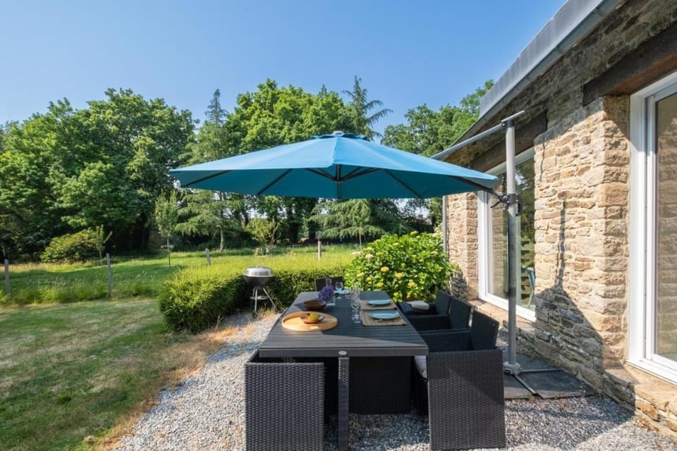 Property building, Patio, Garden, Dining area, Garden view
