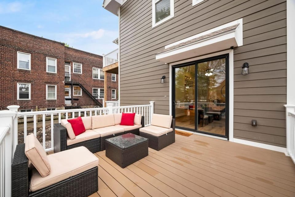 6BR Group Retreat w/ BBQ, Game Room, and Parking Apartment in Pittsburgh