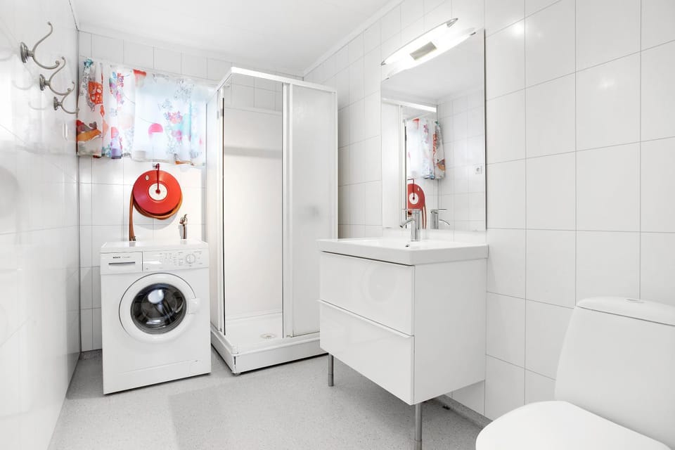 Shower, Toilet, Toilet, Bathroom