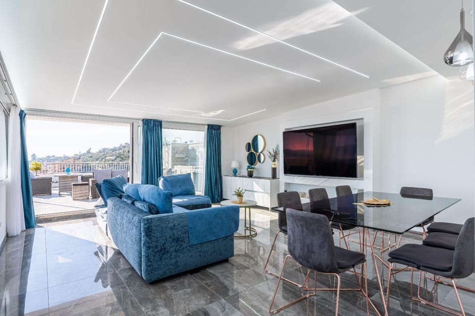 Communal lounge/ TV room, Natural landscape, Seating area, Dining area, Mountain view, Sea view
