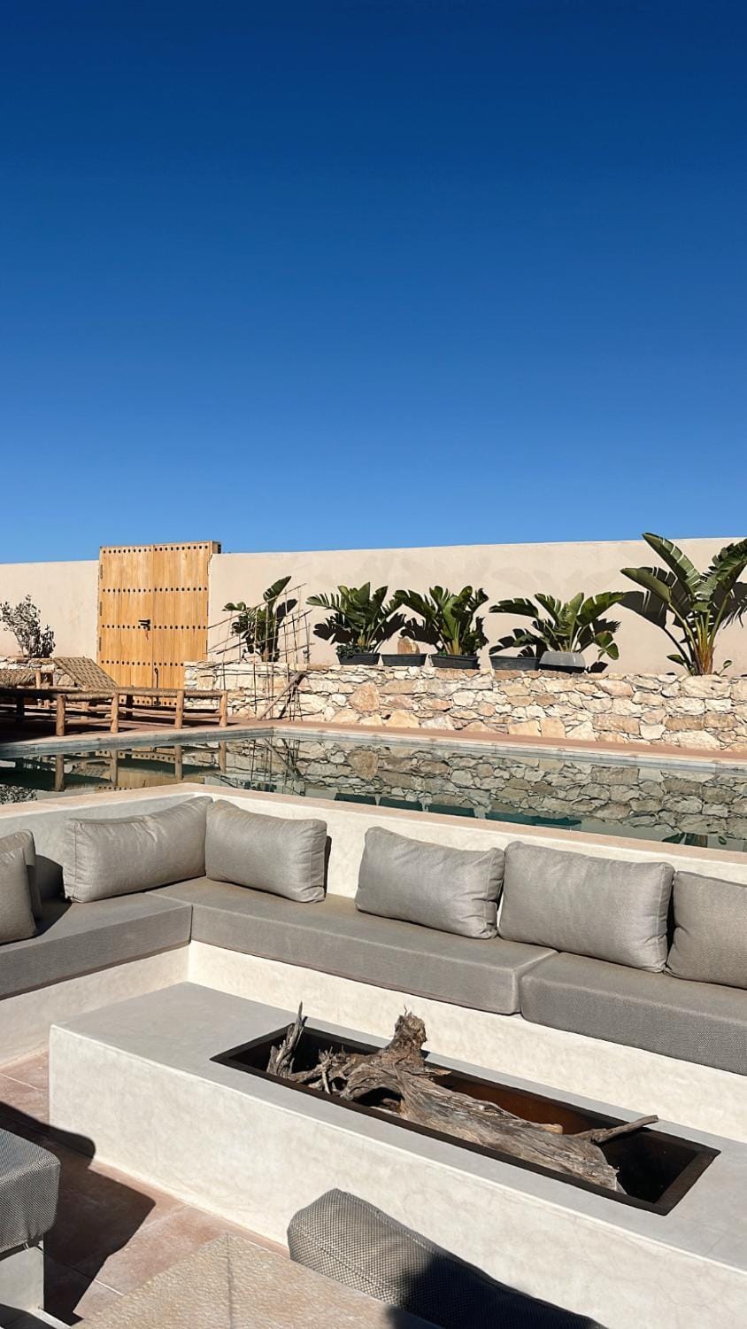 Swimming pool, sunbed, sunbed