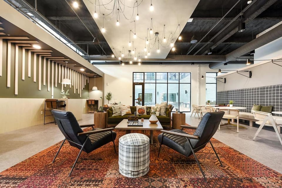 GYM+HULU+PARKING Near Universities|UPMC|SHOPPING Apartment in East Liberty