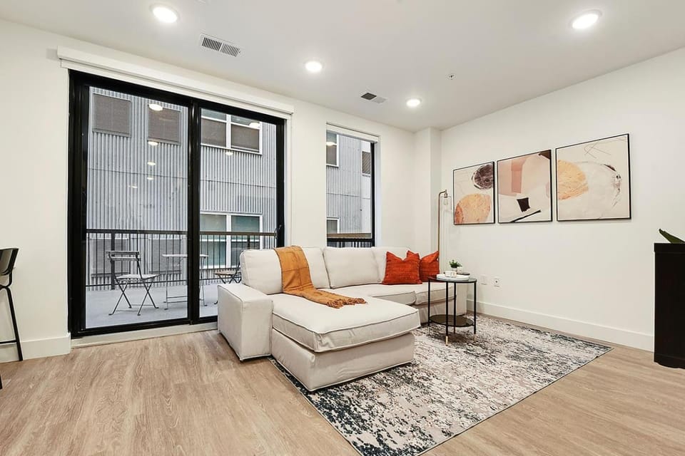 HULU+GYM+PARKING Near Shopping|UPMC|Universities Apartment in East Liberty