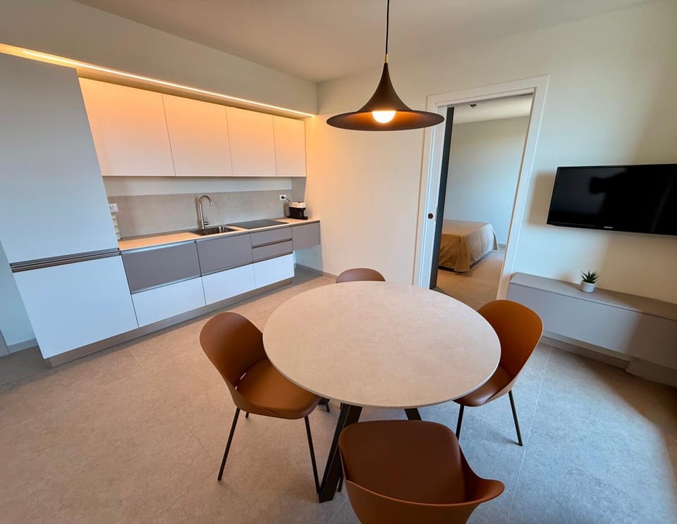 Communal lounge/ TV room, TV and multimedia, Kitchen or kitchenette, Living room, Dining area, kitchen