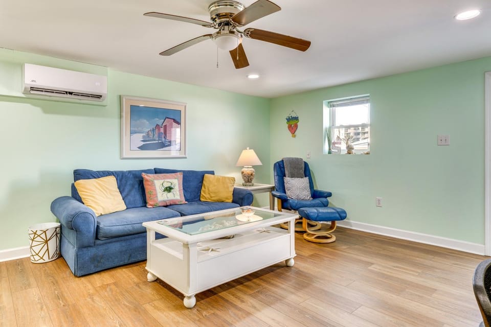 Walk to Shore: Atlantic Beach Condo w/ Pool Access House in Atlantic Beach
