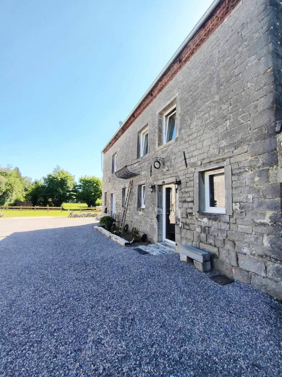 Property building, Facade/entrance, Day