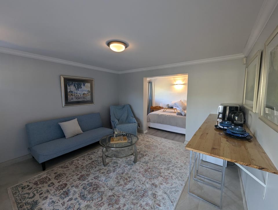 Kitchen or kitchenette, Living room, Photo of the whole room, Seating area, Dining area, minibar