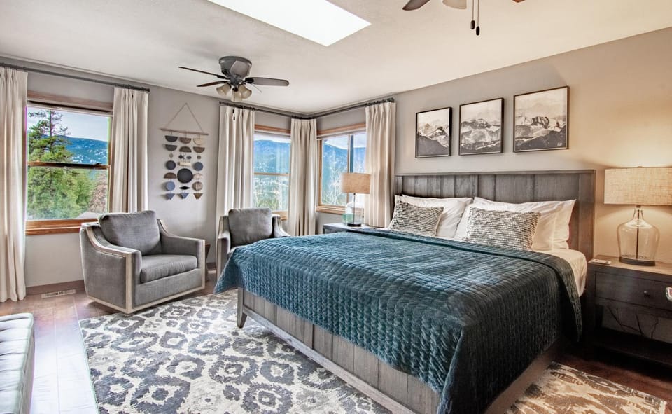 Bed, View (from property/room), Bedroom, Mountain view
