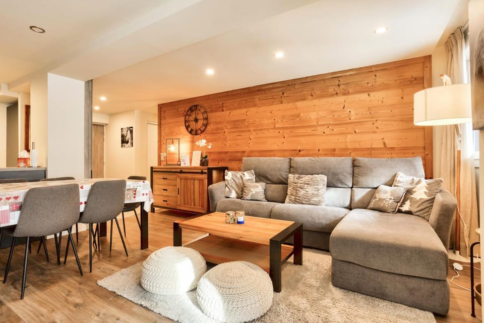Bed, Living room, fireplace, furniture, kitchen