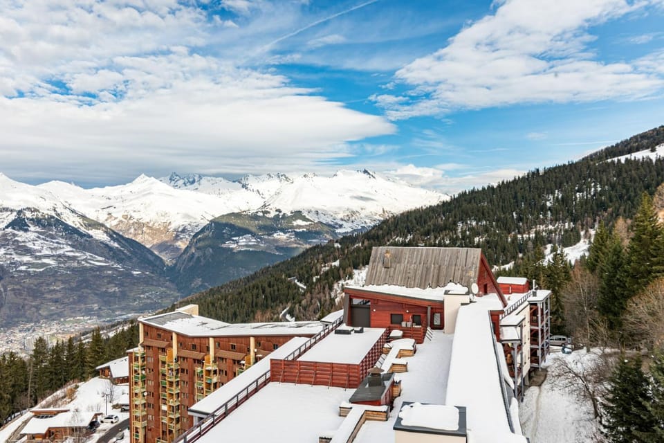 Skiing, Mountain view