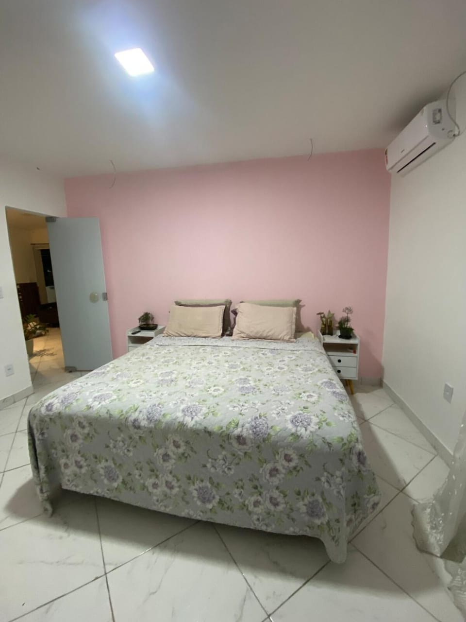 Bed, Bedroom, air conditioner