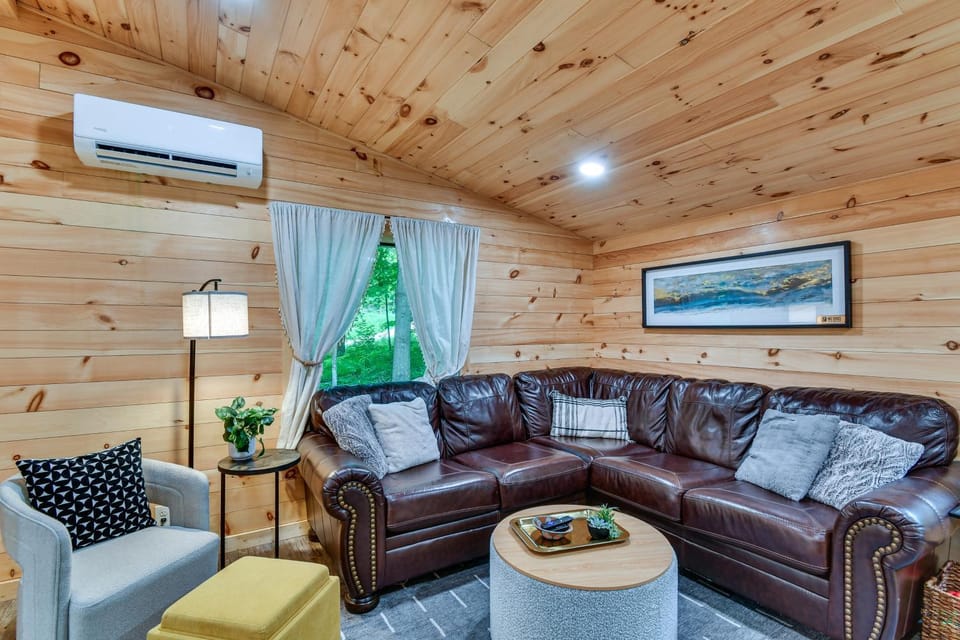 Explore Lakes & Beaches! Creekside Glen Arbor Home House in Sleeping Bear Dunes