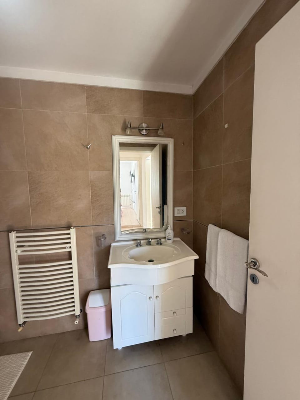 Bathroom, towels