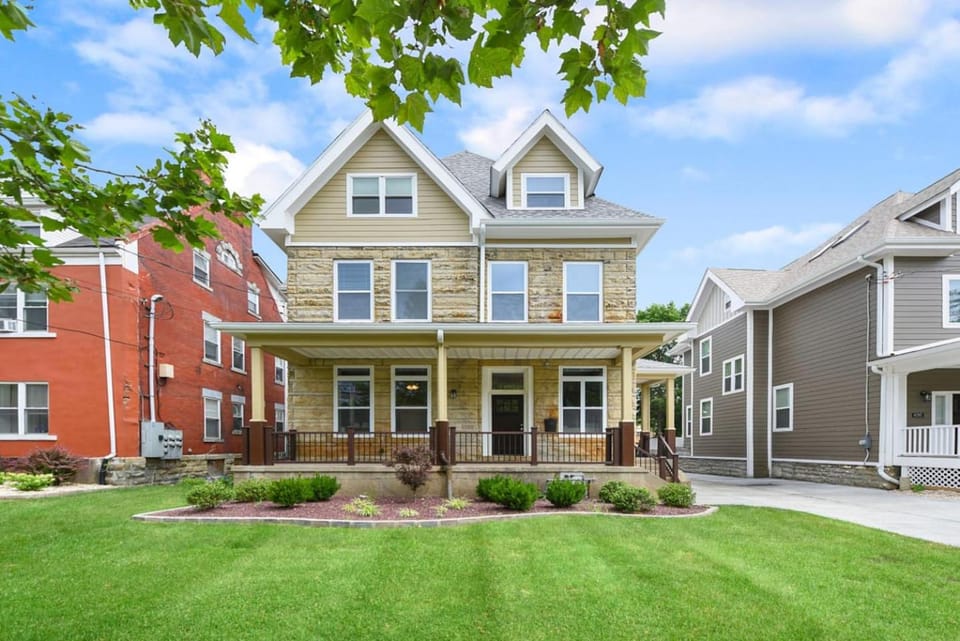 Netflix+BBQ+9Bedrooms With Parking Near Bakery Sq. Apartment in Pittsburgh