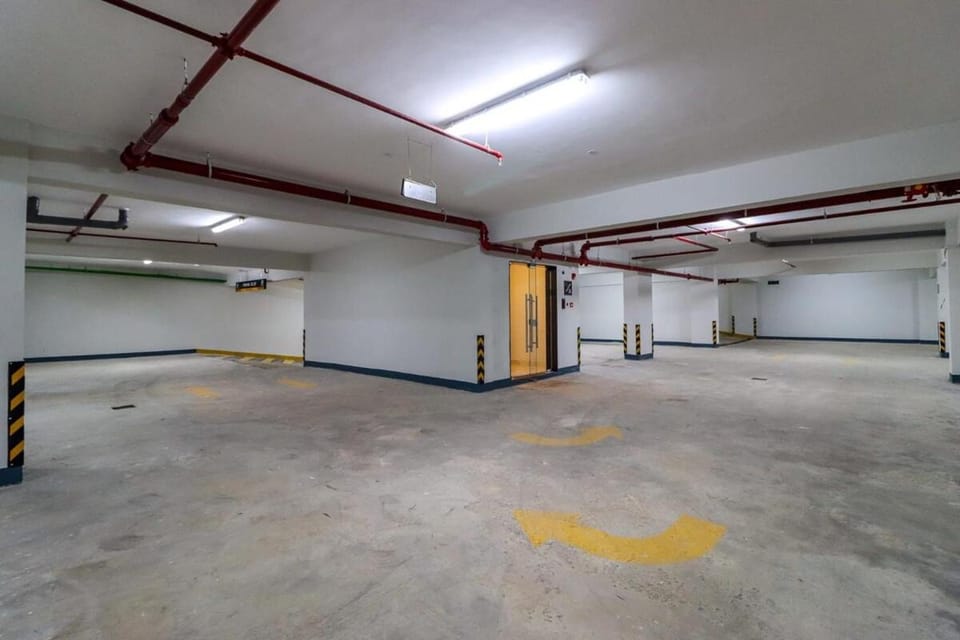 2 BR Condo with a balcony, pool&gym Apartment in Nairobi